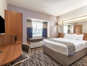 Microtel & By Wyndham Cadiz