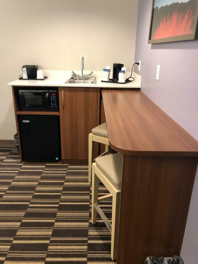 Microtel & By Wyndham Cadiz