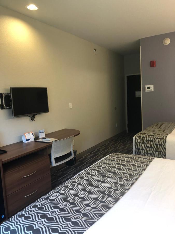 Hotel Microtel & By Wyndham 2*